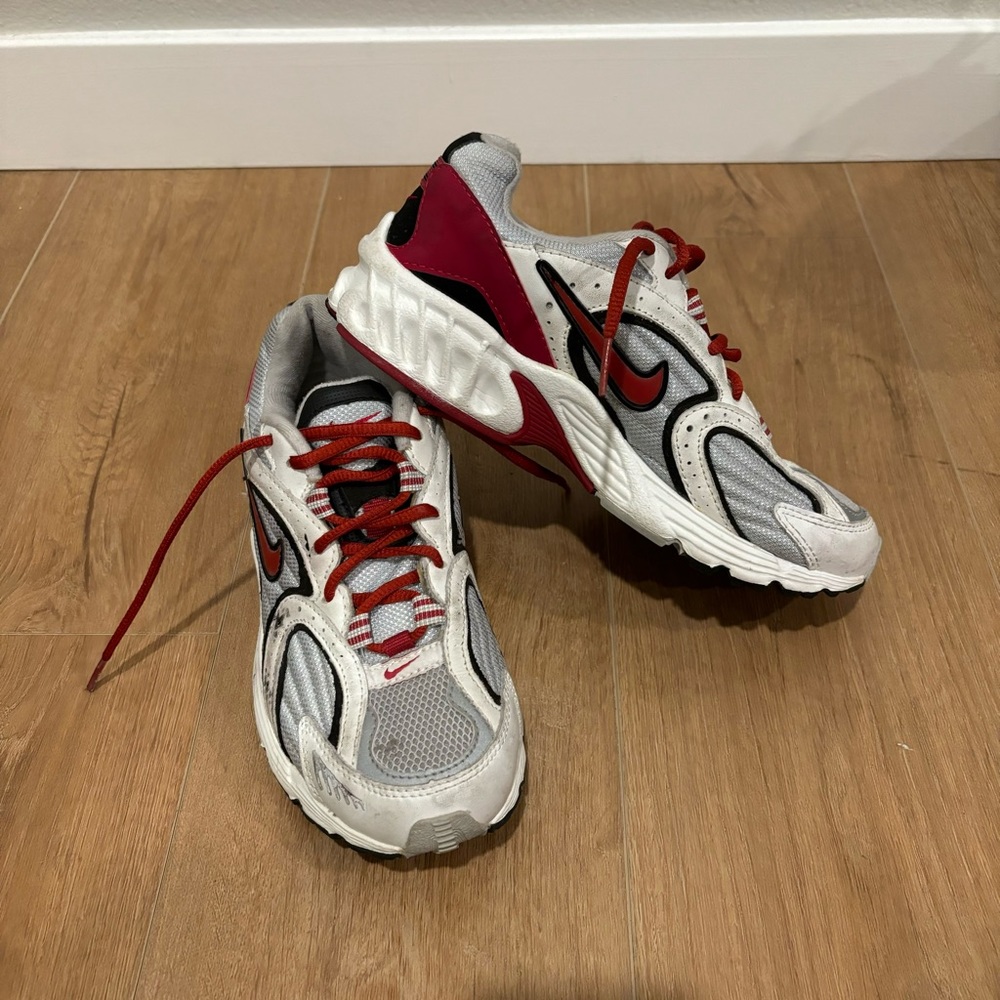 Nike vintage red sneakers